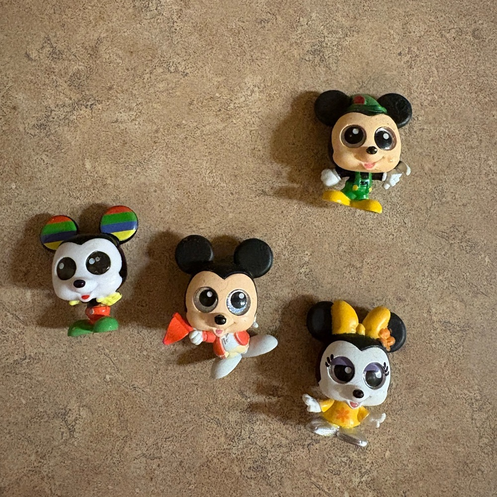 Minnie and Mickey Cartoon Character Figurines Set